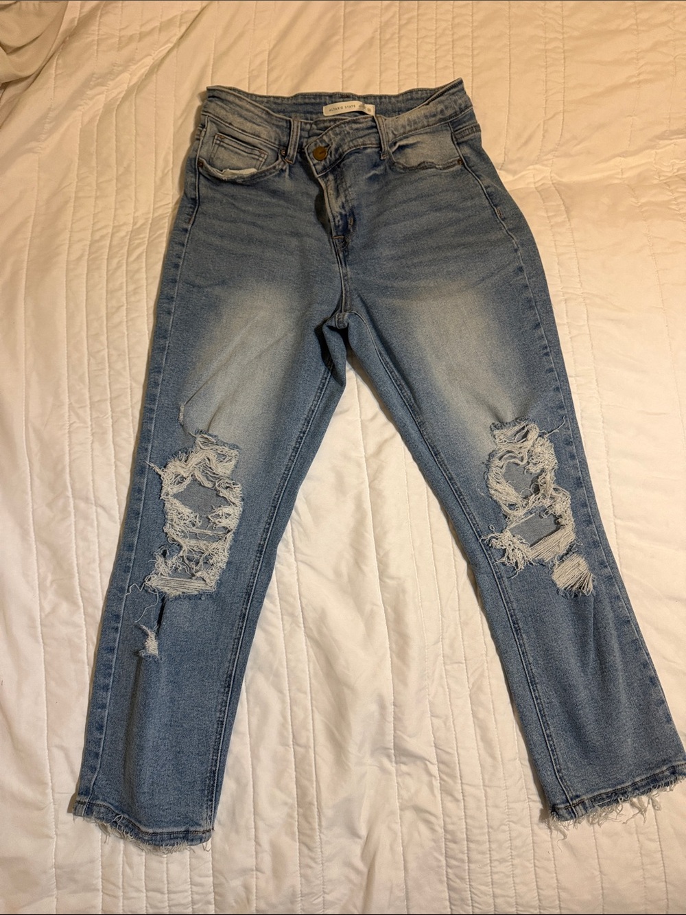 Altar'd State Light Blue Cropped Distressed Straight-Leg Jeans